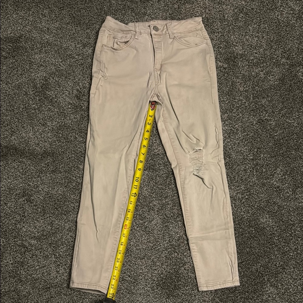 Pink women’s capri jeans